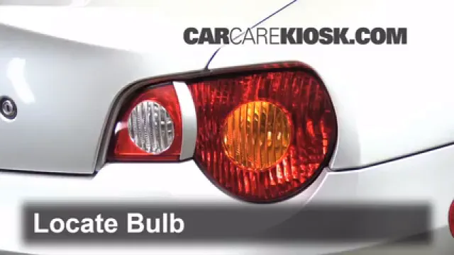 2004 BMW Z4 2.5i 2.5L 6 Cyl. Éclairage Feux de marche arrière (remplacer une ampoule)